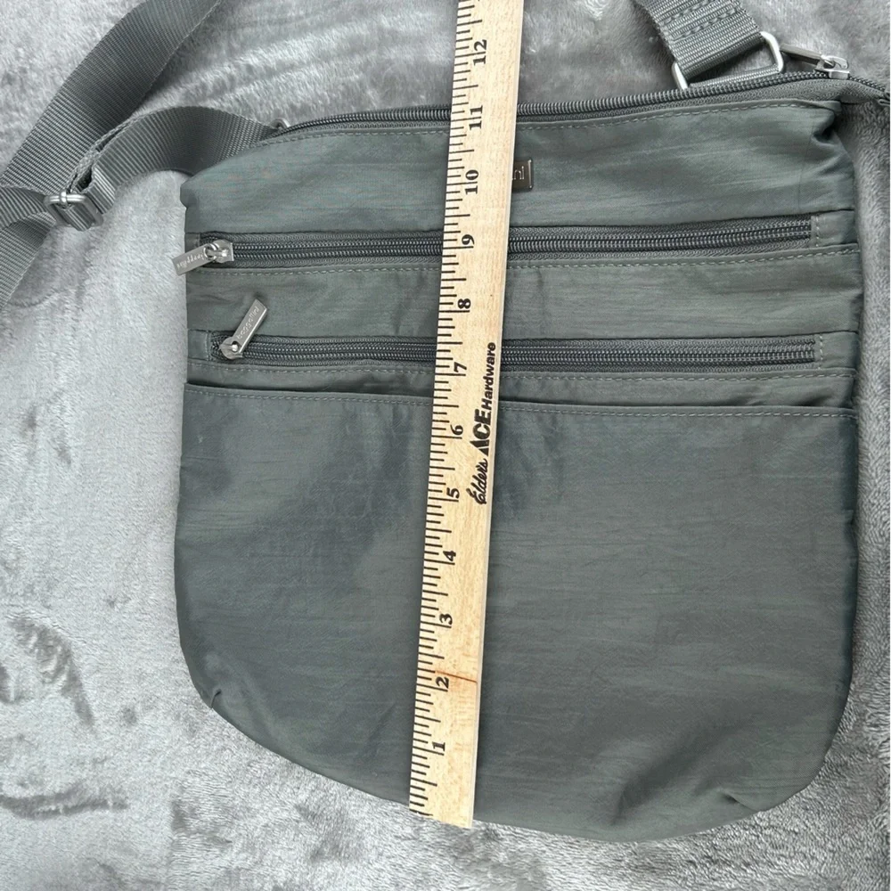 Baggallini Crossbody Bag Gray Nylon Travel Purse Zip Pockets Yellow Liner Casual